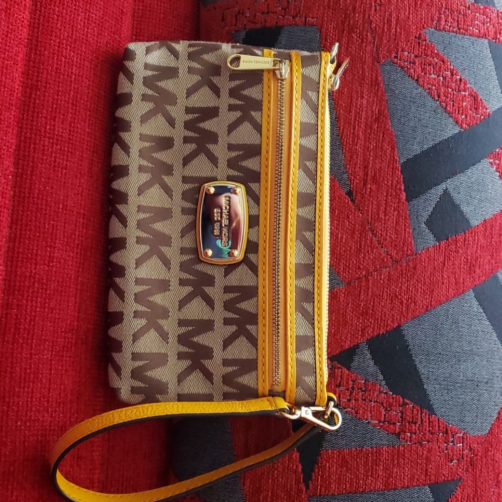 Wristlet wallet